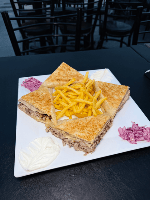 Safiha (With Olives & Mozzarella)