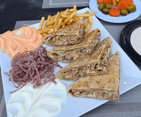 Safiha (With Olives & Mozzarella)